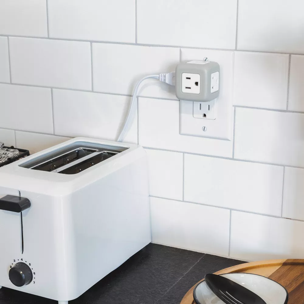 Cube-shaped 3-Outlet Surge Protected Wall Power Extender Adapter